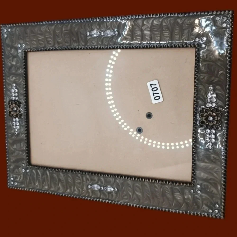Picture frame with rhinestone